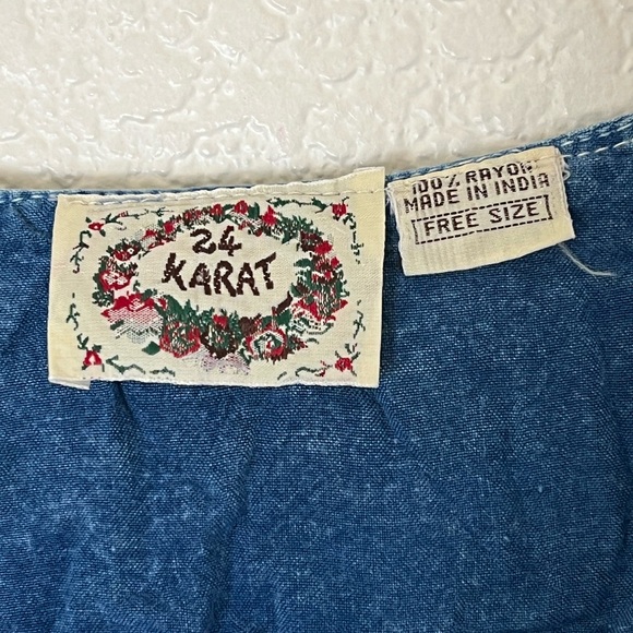 24 Karat | Vintage blue rayon v-neck button front vest tank top free size - Picture 2 of 9